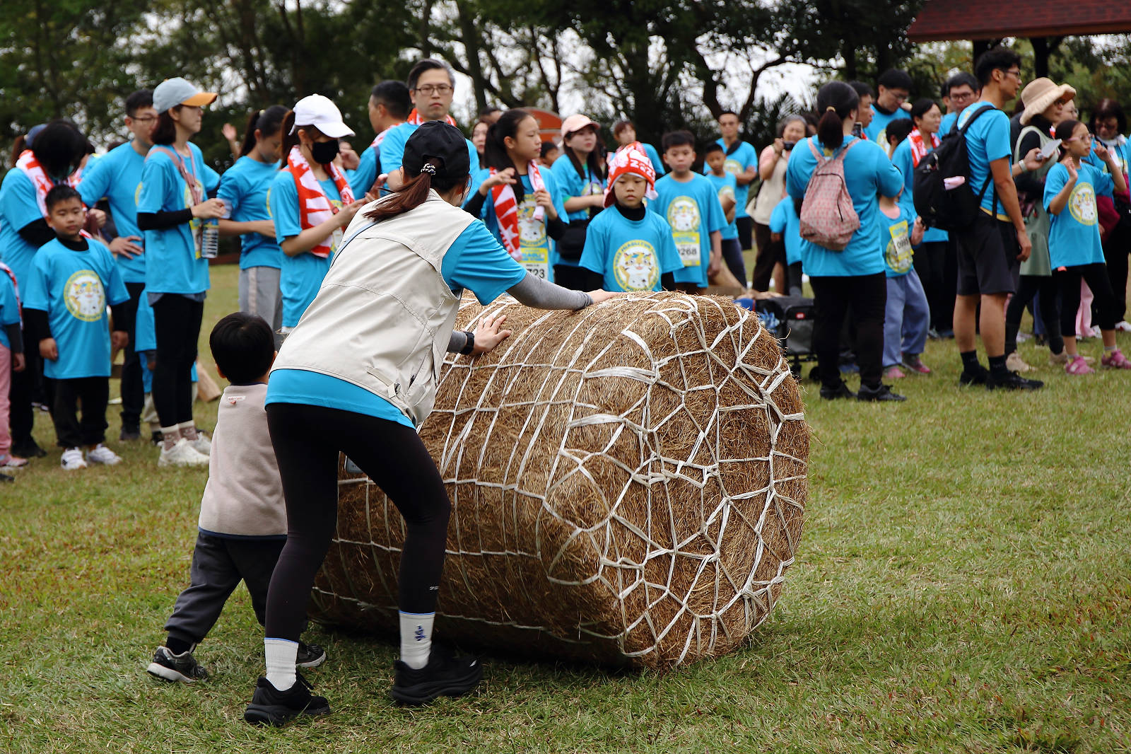 2025苗栗跑酷越野障礙賽，全台最FUN親子路跑，11道關卡障礙大賽、FUN電樂園、特色市集，最好玩路跑在這裡！
