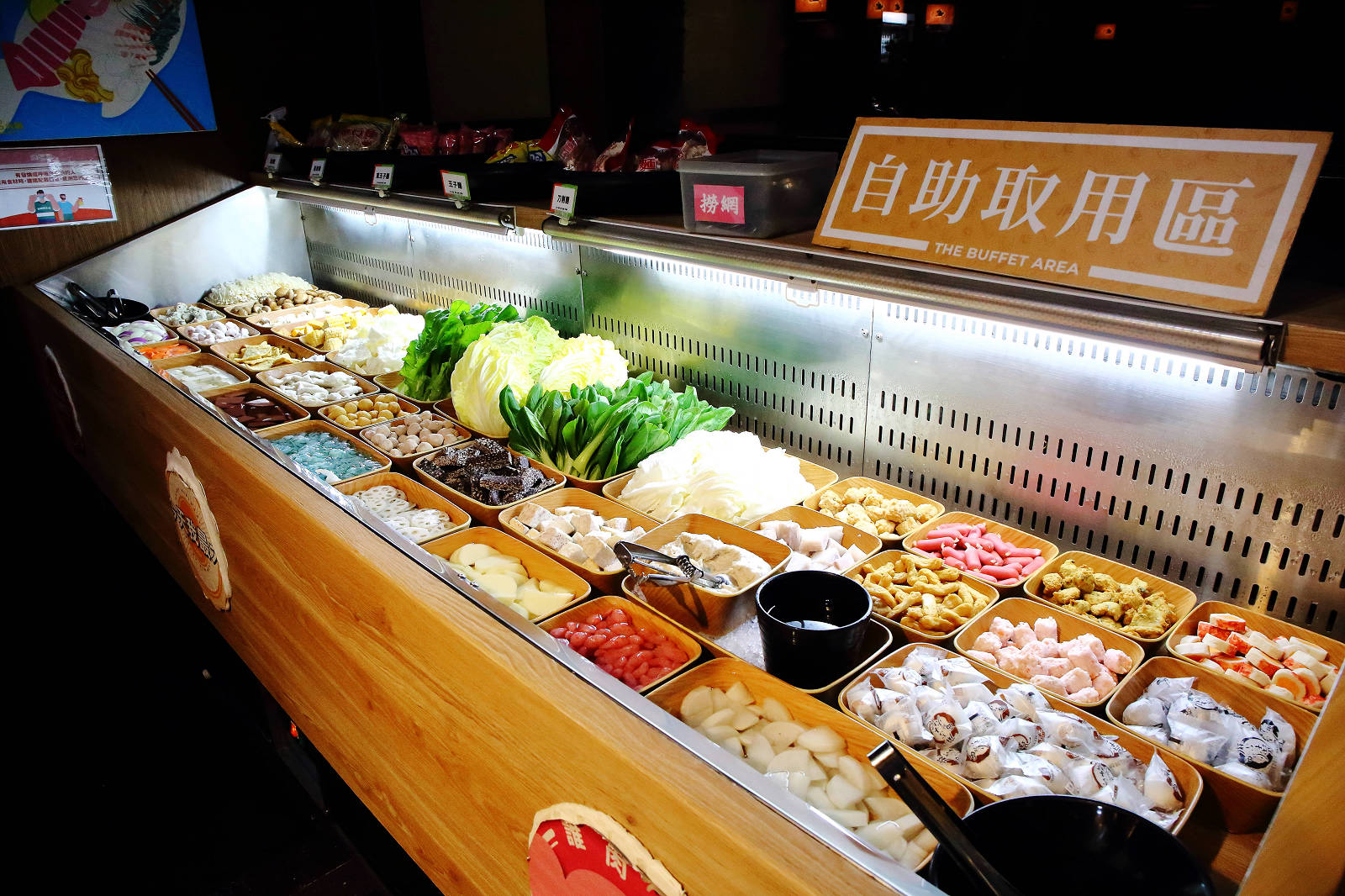 肉多多火鍋全台！全天候！平假日不限時！輕量級套餐299元起，蔬食自助吧吃到飽，CP值超高！(西門店、淡水店例假日除外，湯底、服務費另計)