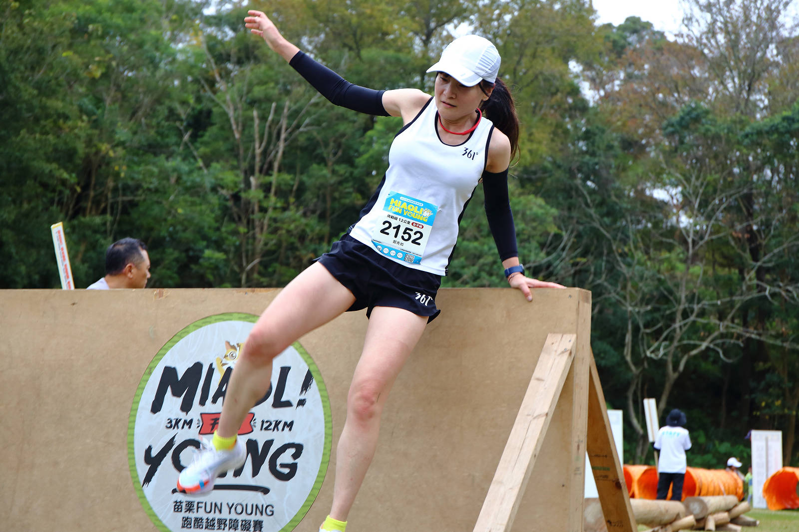 2025苗栗跑酷越野障礙賽，全台最FUN親子路跑，11道關卡障礙大賽、FUN電樂園、特色市集，最好玩路跑在這裡！