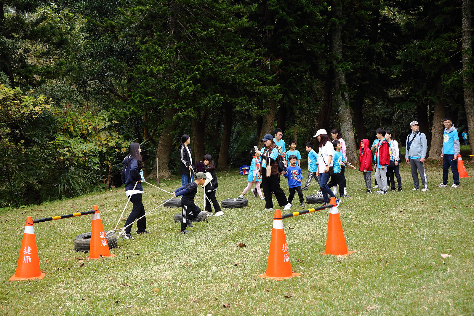 2025苗栗跑酷越野障礙賽，全台最FUN親子路跑，11道關卡障礙大賽、FUN電樂園、特色市集，最好玩路跑在這裡！