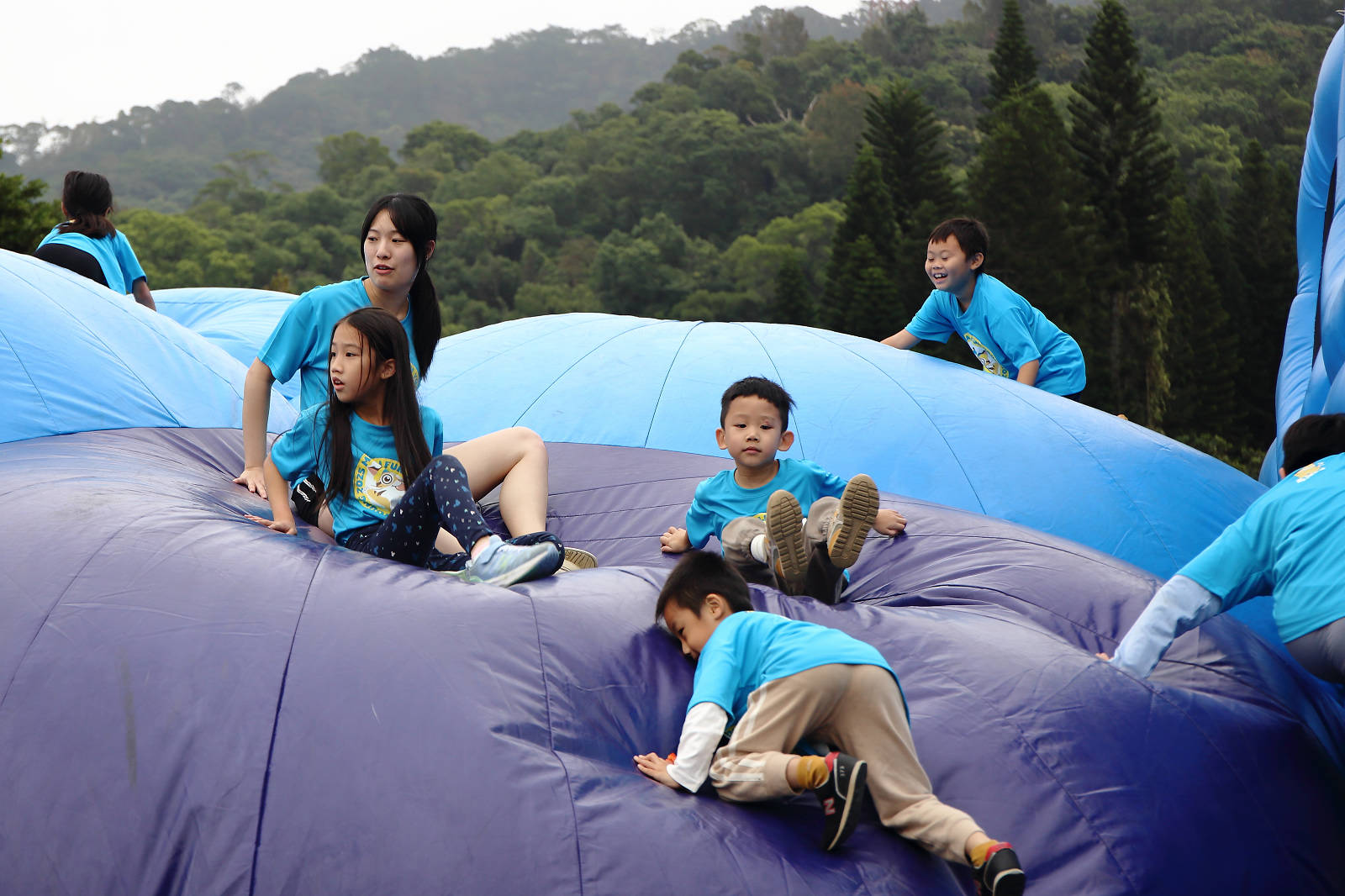 2025苗栗跑酷越野障礙賽，全台最FUN親子路跑，11道關卡障礙大賽、FUN電樂園、特色市集，最好玩路跑在這裡！