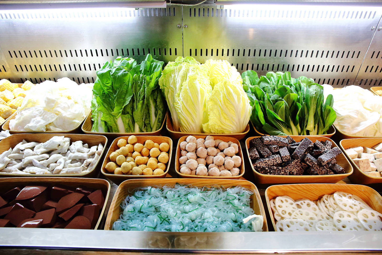 肉多多火鍋全台！全天候！平假日不限時！輕量級套餐299元起，蔬食自助吧吃到飽，CP值超高！(西門店、淡水店例假日除外，湯底、服務費另計)