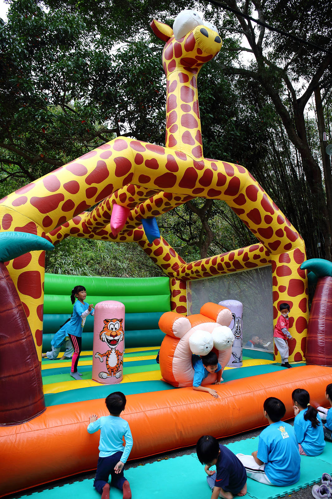 2025苗栗跑酷越野障礙賽，全台最FUN親子路跑，11道關卡障礙大賽、FUN電樂園、特色市集，最好玩路跑在這裡！