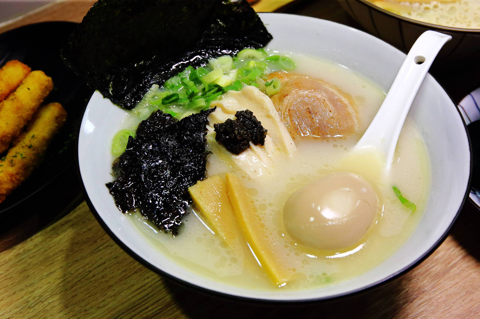 桃園龍潭拉麵推薦，拉麵一澍-桃園龜山超人氣拉麵插旗龍潭啦，濃厚雞豚白湯、炙燒叉燒超級威(免費加麵一次)