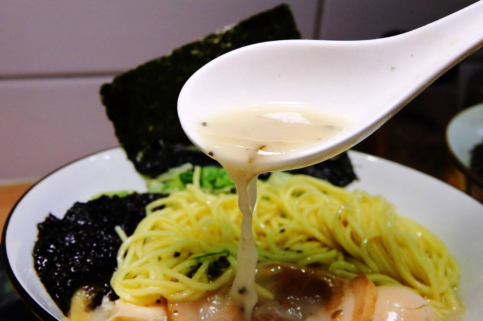 桃園龍潭拉麵推薦，拉麵一澍-桃園龜山超人氣拉麵插旗龍潭啦，濃厚雞豚白湯、炙燒叉燒超級威(免費加麵一次)