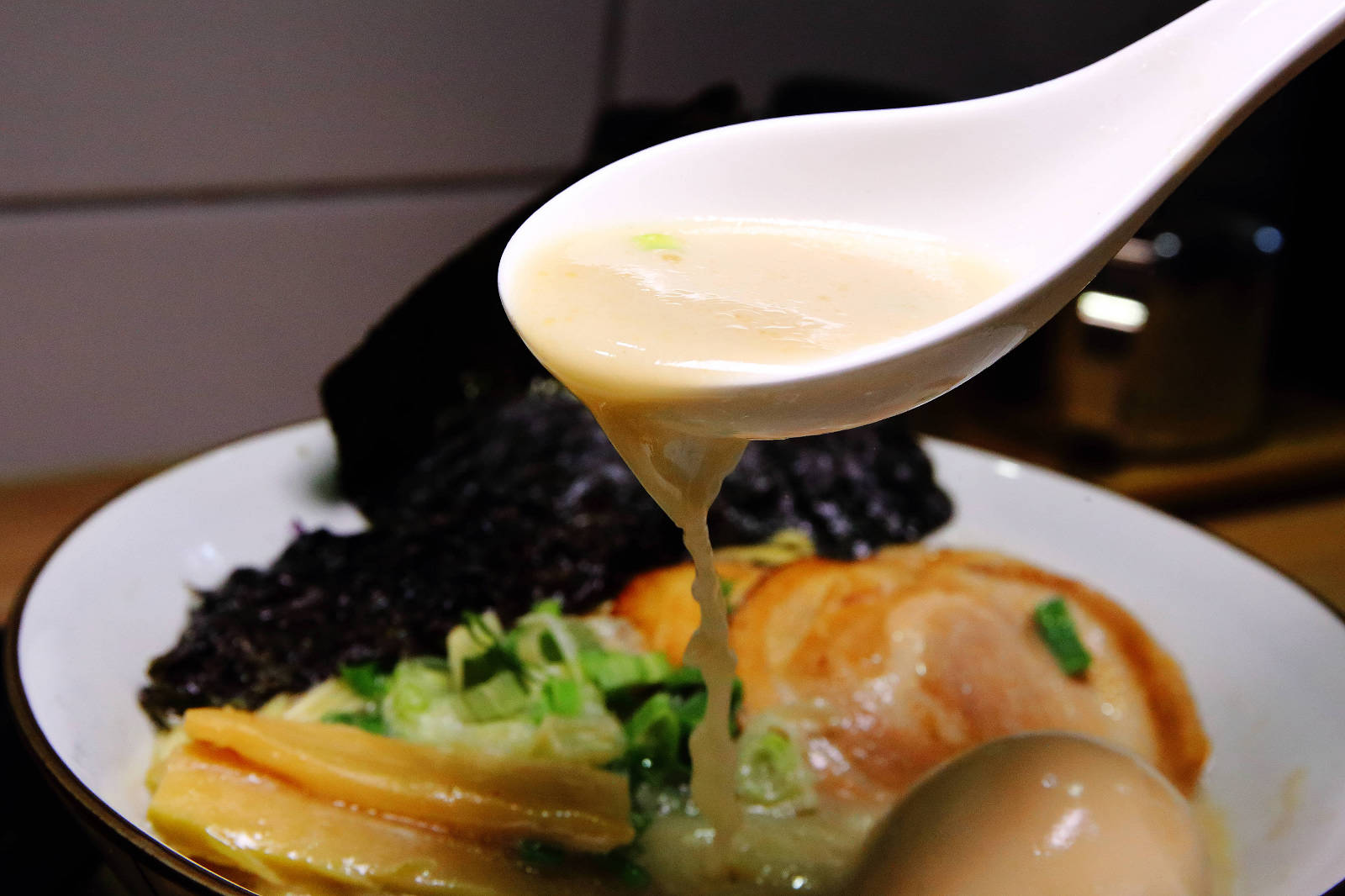 桃園龍潭拉麵推薦，拉麵一澍-桃園龜山超人氣拉麵插旗龍潭啦，濃厚雞豚白湯、炙燒叉燒超級威(免費加麵一次)