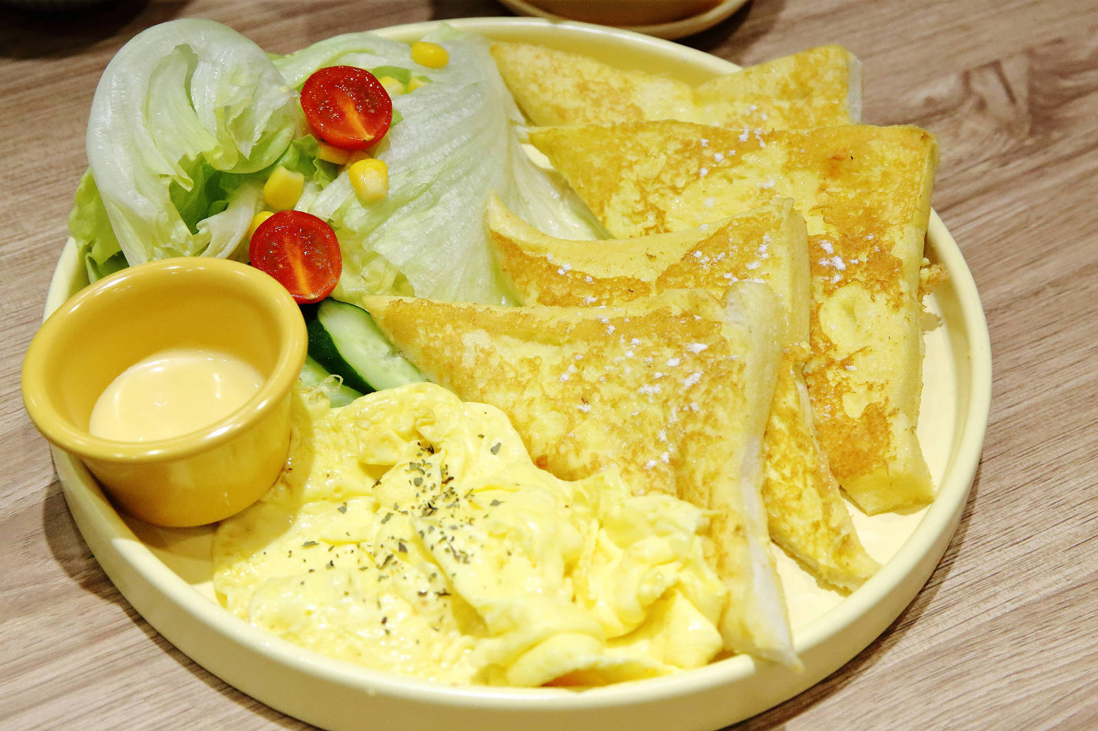 蘆洲必訪的寵物友善早午餐-樸樂蘆洲永平店，大份量早午餐又有可愛店狗，任點無雷