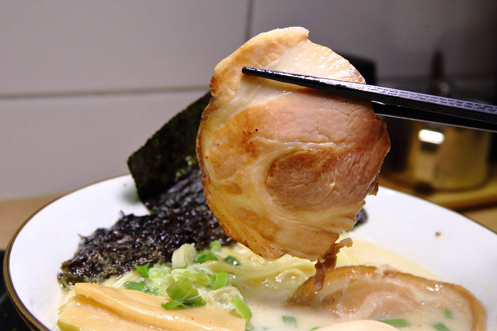 桃園龍潭拉麵推薦，拉麵一澍-桃園龜山超人氣拉麵插旗龍潭啦，濃厚雞豚白湯、炙燒叉燒超級威(免費加麵一次)