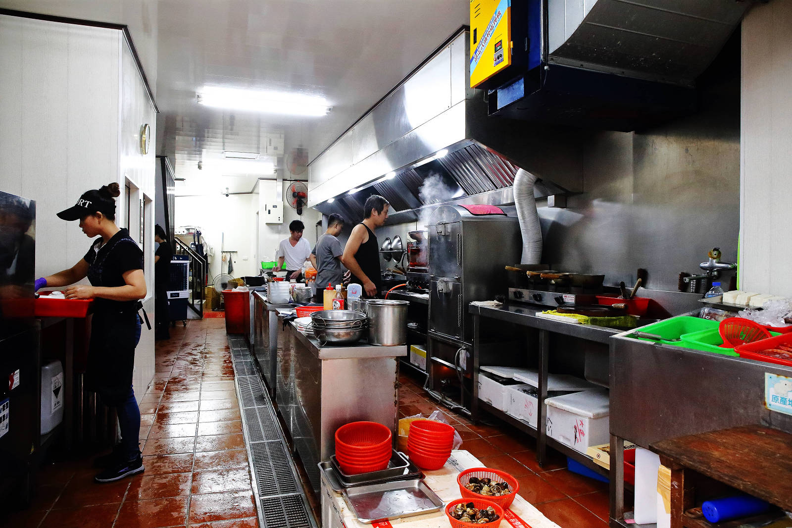 宜蘭大溪魚港初體驗+大溪漁港最強海鮮餐廳-小老闆代客料理,價格很佛心CP值爆表(原阿雪姨海鮮) - 第25張圖 宜蘭大溪魚港初體驗+大溪漁港最強海鮮餐廳-小老闆代客料理,價格很佛心CP值爆表(原阿雪姨海鮮)