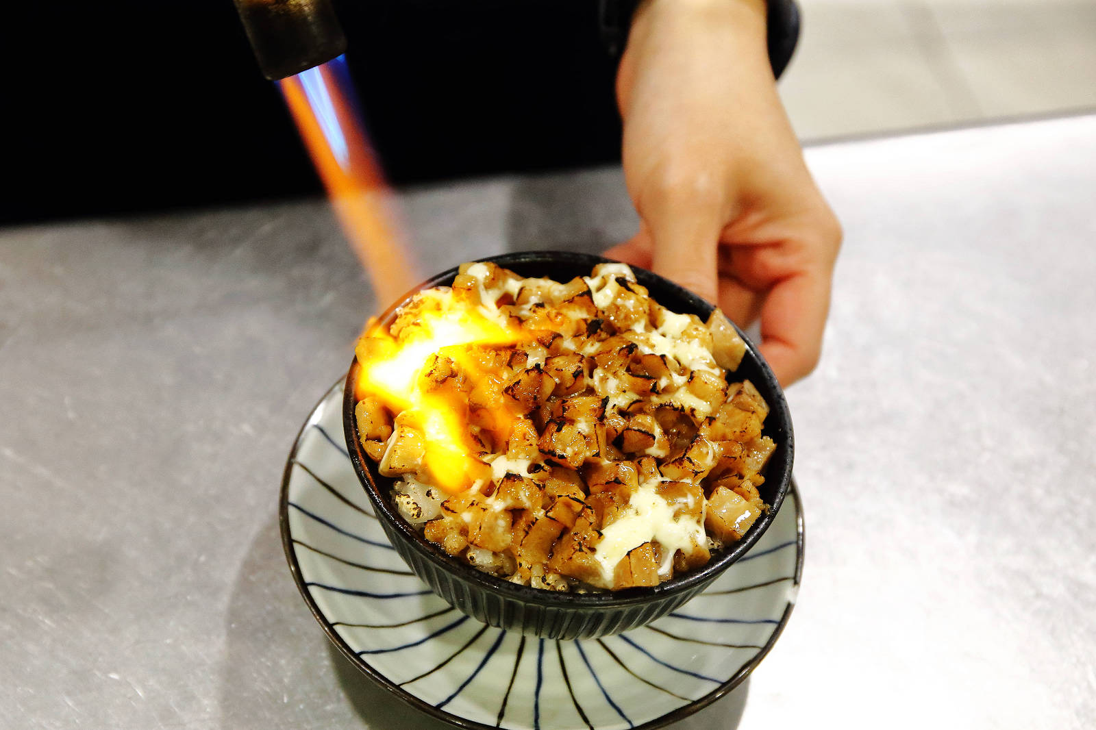 桃園龍潭拉麵推薦，拉麵一澍-桃園龜山超人氣拉麵插旗龍潭啦，濃厚雞豚白湯、炙燒叉燒超級威(免費加麵一次)