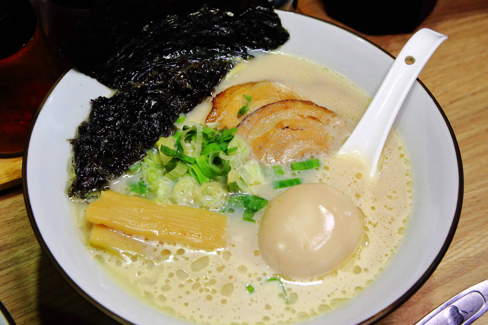 桃園龍潭拉麵推薦，拉麵一澍-桃園龜山超人氣拉麵插旗龍潭啦，濃厚雞豚白湯、炙燒叉燒超級威(免費加麵一次)