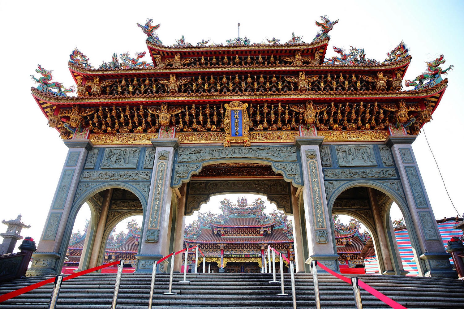 北部賞櫻景點-林口竹林山觀音寺,莊嚴的廟宇+柔和粉嫩的櫻花,拜拜兼賞花! - 第4張圖 北部賞櫻景點-林口竹林山觀音寺,莊嚴的廟宇+柔和粉嫩的櫻花,拜拜兼賞花!