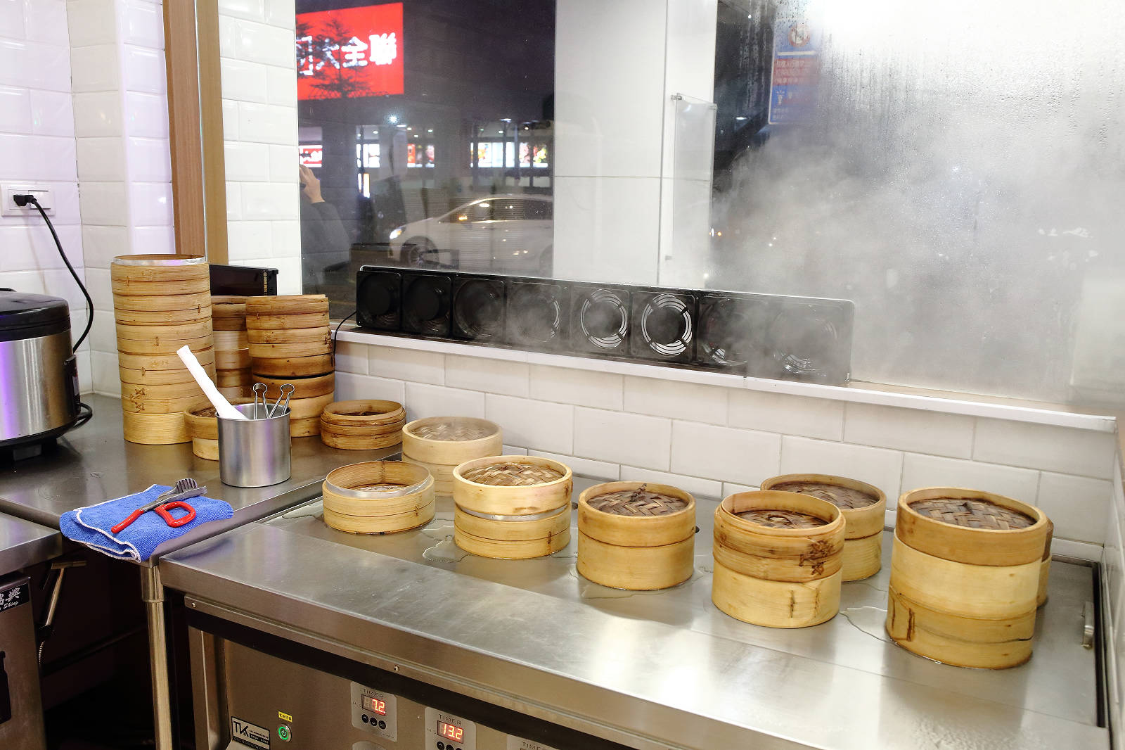 【中和港式點心】中和必吃平價港點「上手食客-中和福祥店」,提供免費無限續點的珍珠甜湯(寵物友善) - 第14張圖 【中和港式點心】中和必吃平價港點「上手食客-中和福祥店」,提供免費無限續點的珍珠甜湯(寵物友善)