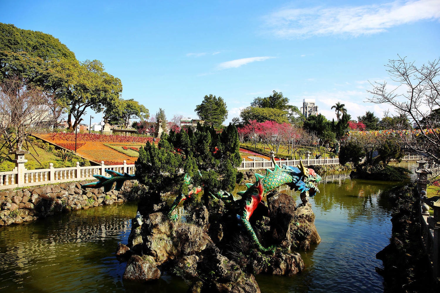 北部賞櫻景點-林口竹林山觀音寺,莊嚴的廟宇+柔和粉嫩的櫻花,拜拜兼賞花! - 第17張圖 北部賞櫻景點-林口竹林山觀音寺,莊嚴的廟宇+柔和粉嫩的櫻花,拜拜兼賞花!