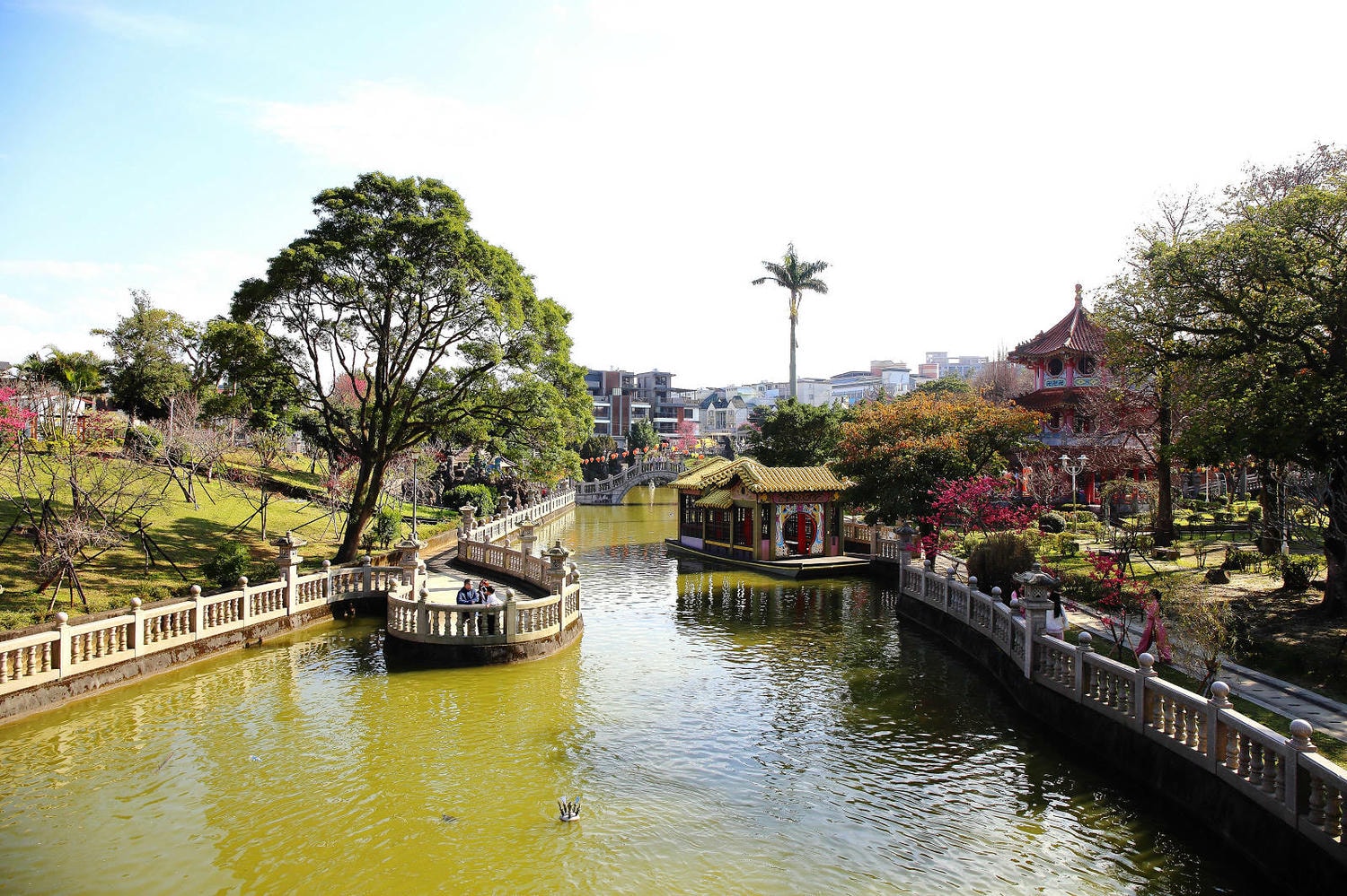 北部賞櫻景點-林口竹林山觀音寺,莊嚴的廟宇+柔和粉嫩的櫻花,拜拜兼賞花! - 第12張圖 北部賞櫻景點-林口竹林山觀音寺,莊嚴的廟宇+柔和粉嫩的櫻花,拜拜兼賞花!
