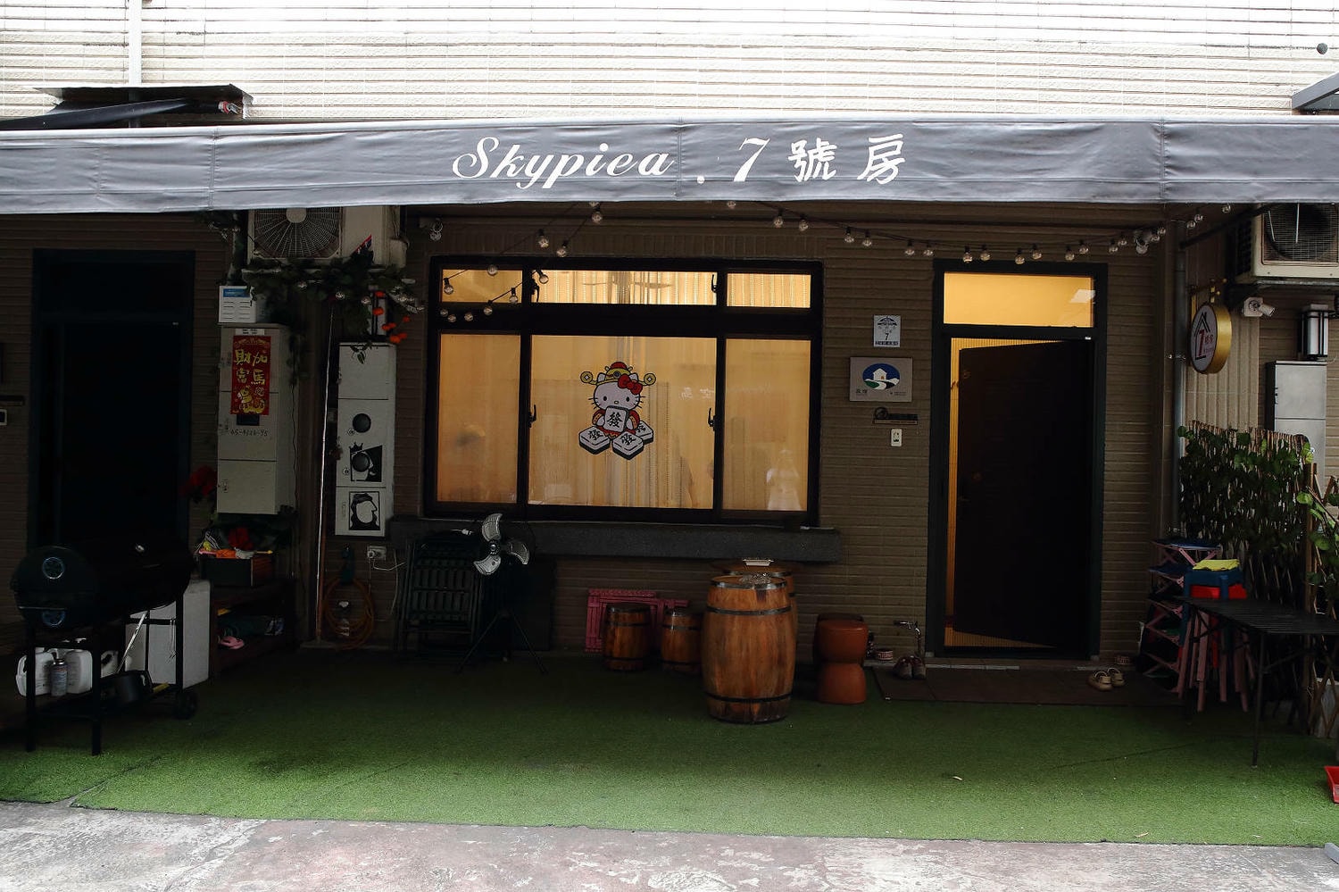 宜蘭住宿包棟推薦-【空島二館7號房】寵物友善×KTV歡唱×自動麻將桌×烤肉場地，最多可住14人包棟，超適合親友團、家庭旅行一起住！