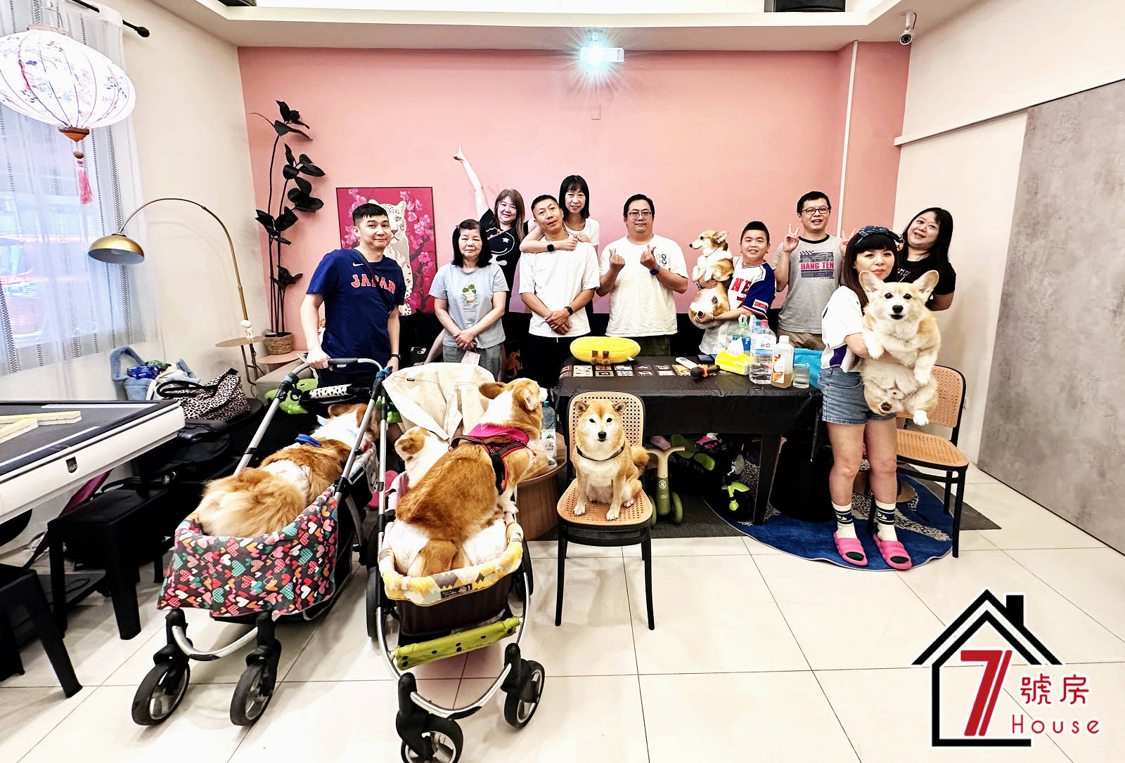 宜蘭住宿包棟推薦-【空島二館7號房】寵物友善×KTV歡唱×自動麻將桌×烤肉場地，最多可住14人包棟，超適合親友團、家庭旅行一起住！