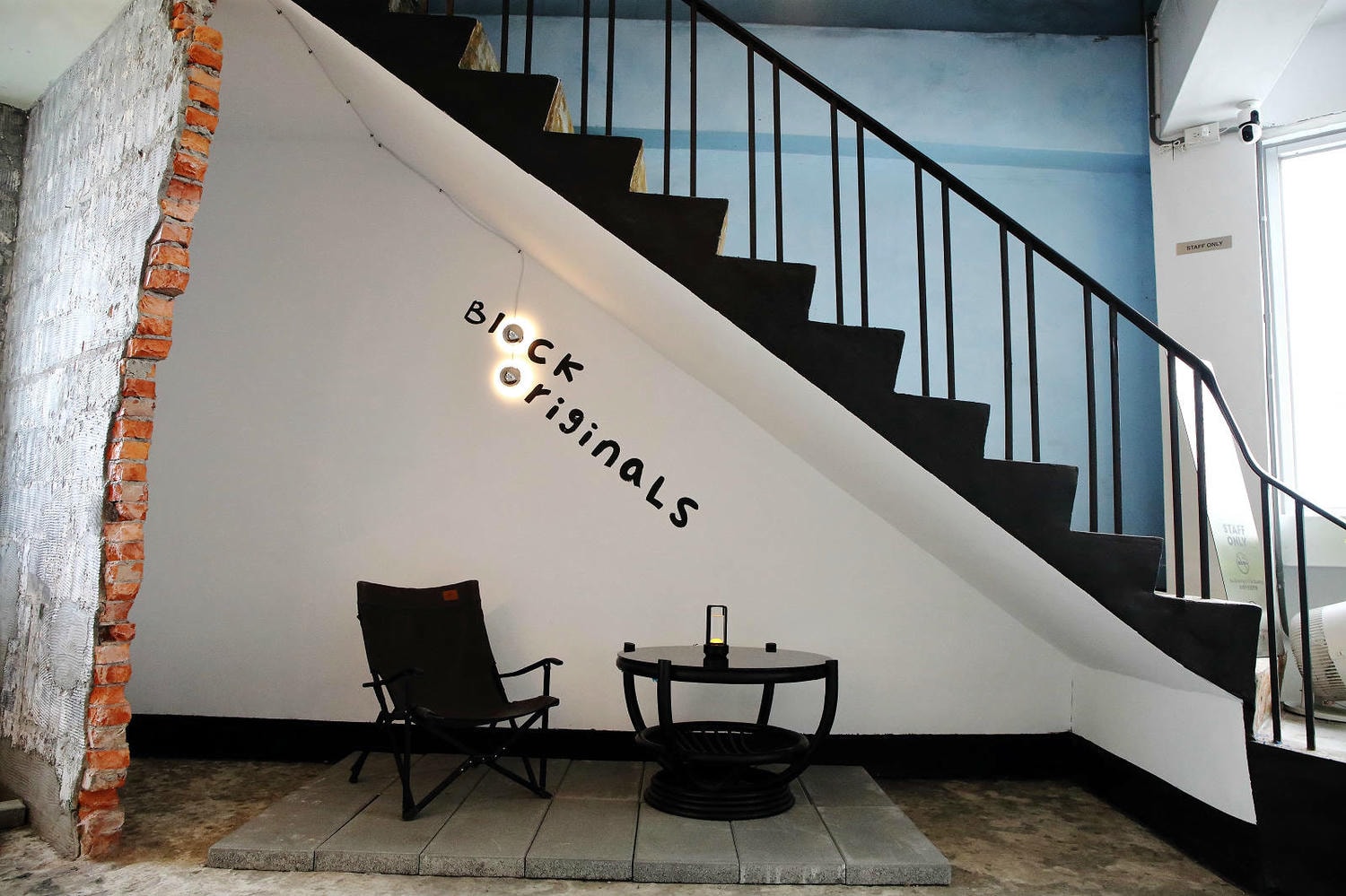 塗鴉廢墟風的宜蘭咖啡館- BlOCK COFFEE,三層樓的老房子改建而成,塗鴉廢墟風與現代工業風的結合,氣氛意境風格照片這裡拍! - 第17張圖 塗鴉廢墟風的宜蘭咖啡館- BlOCK COFFEE,三層樓的老房子改建而成,塗鴉廢墟風與現代工業風的結合,氣氛意境風格照片這裡拍!