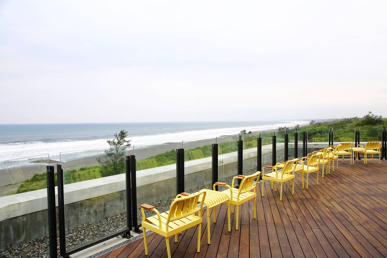 【宜蘭新開幕海景咖啡廳】等日初，宜蘭必訪療癒系海景咖啡廳，龜山島第一排海景，壯圍看海新秘境！