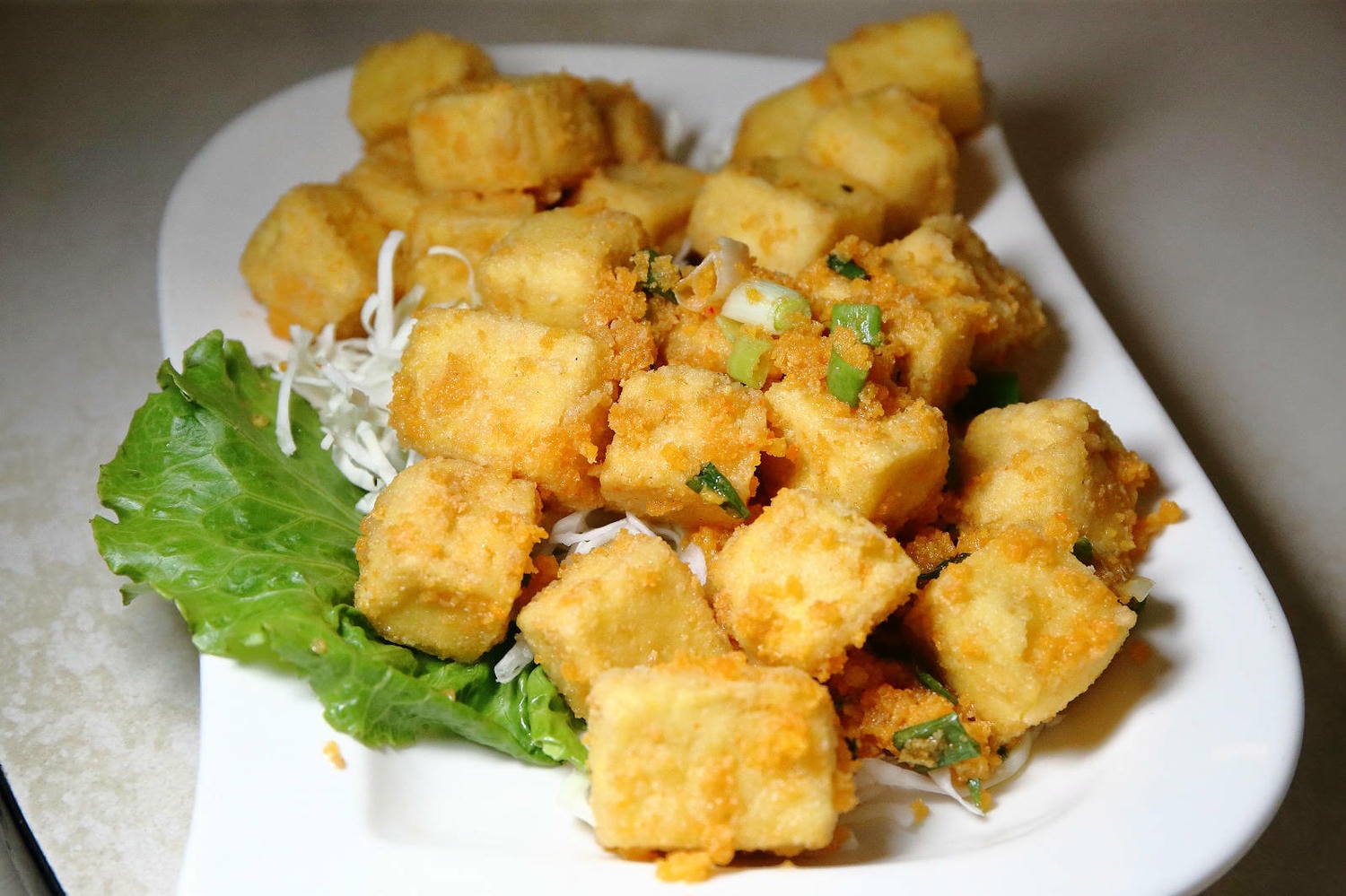 宜蘭美食-阿爹ㄟ灶腳，傳承總舖師的平價宜蘭傳統特色手路菜，重點還是寵物友善，可以帶毛孩們一起去用餐唷