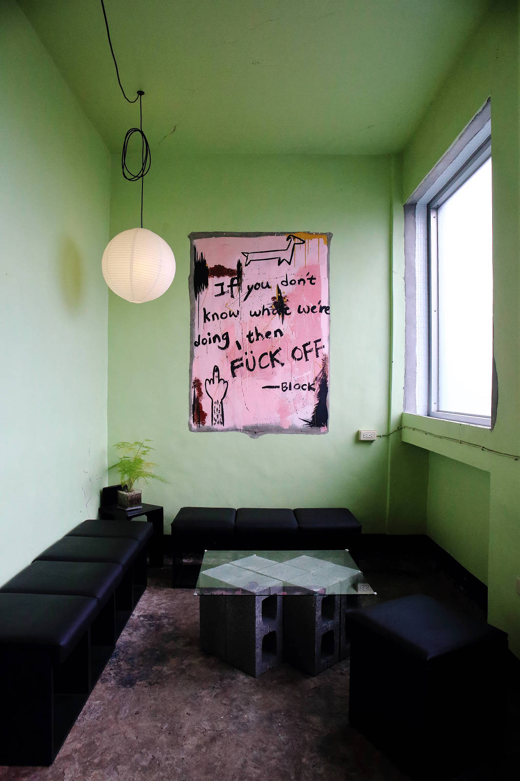 塗鴉廢墟風的宜蘭咖啡館- BlOCK COFFEE,三層樓的老房子改建而成,塗鴉廢墟風與現代工業風的結合,氣氛意境風格照片這裡拍! - 第20張圖 塗鴉廢墟風的宜蘭咖啡館- BlOCK COFFEE,三層樓的老房子改建而成,塗鴉廢墟風與現代工業風的結合,氣氛意境風格照片這裡拍!