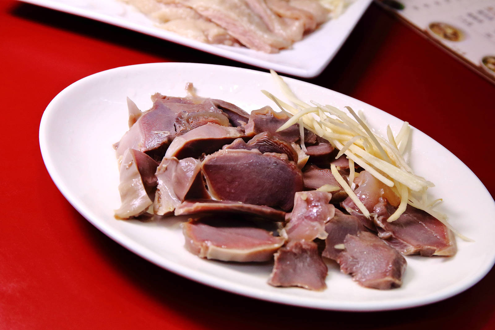 【板橋美食】呈信鵝肉板橋中山店，永和排隊名店「呈信鵝肉」終於來板橋開店拉，百元小吃鵝肉飯，上班族的美食口袋名單！