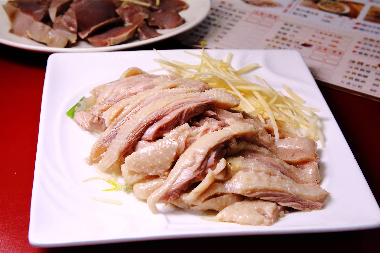 【板橋美食】呈信鵝肉板橋中山店，永和排隊名店「呈信鵝肉」終於來板橋開店拉，百元小吃鵝肉飯，上班族的美食口袋名單！