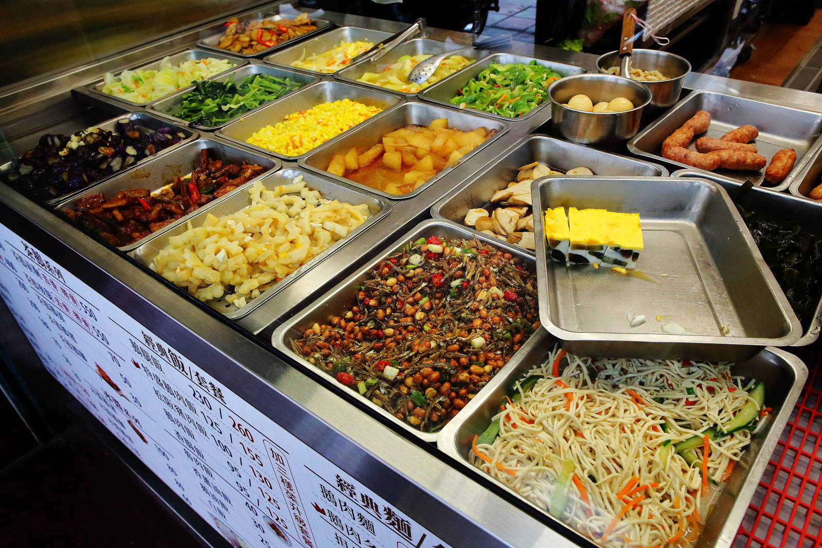 【板橋美食】呈信鵝肉板橋中山店，永和排隊名店「呈信鵝肉」終於來板橋開店拉，百元小吃鵝肉飯，上班族的美食口袋名單！