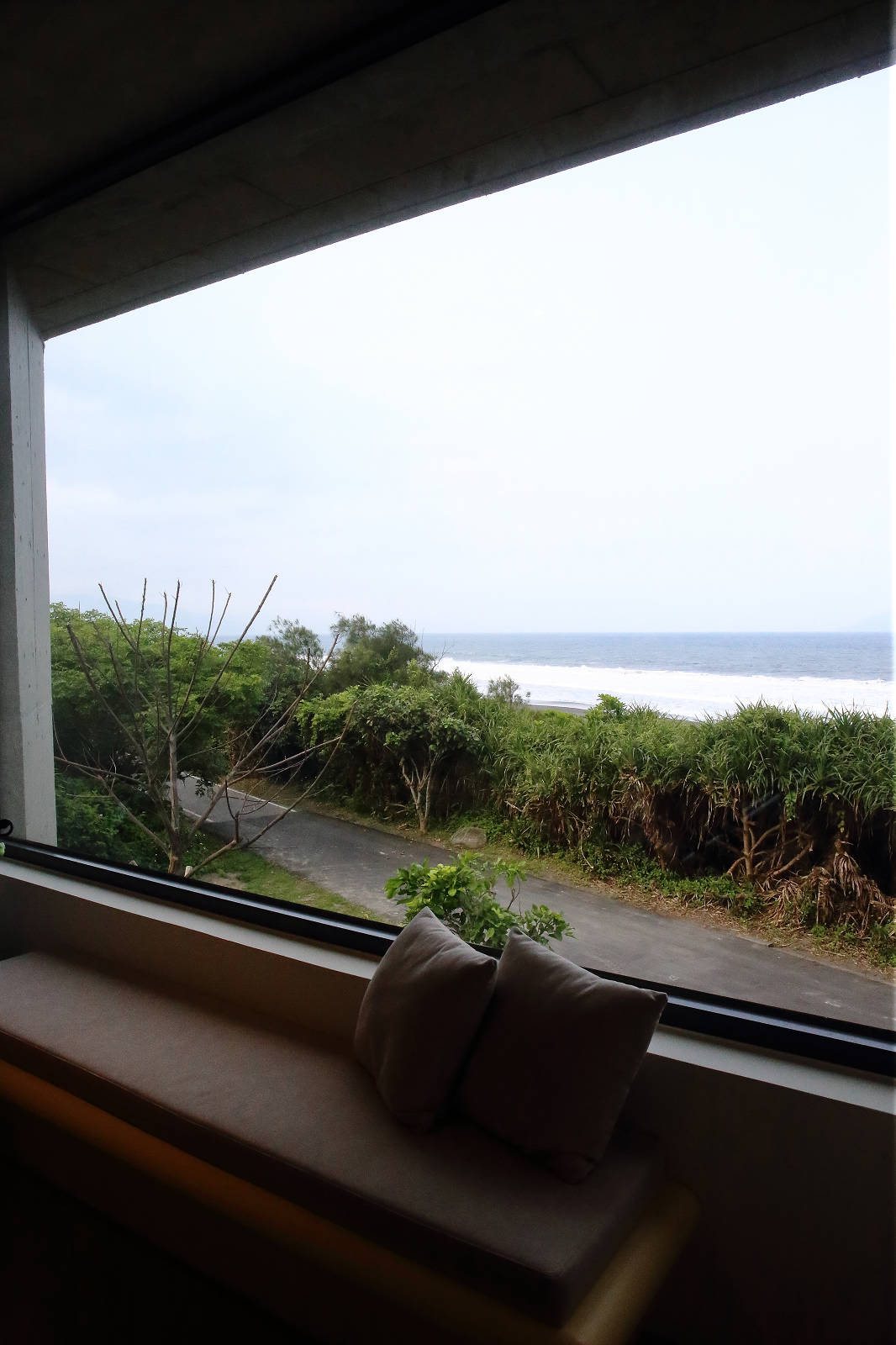 【宜蘭新開幕海景咖啡廳】等日初，宜蘭必訪療癒系海景咖啡廳，龜山島第一排海景，壯圍看海新秘境！