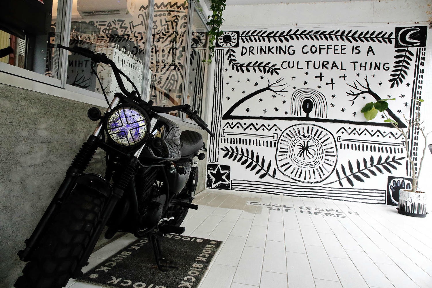 塗鴉廢墟風的宜蘭咖啡館- BlOCK COFFEE,三層樓的老房子改建而成,塗鴉廢墟風與現代工業風的結合,氣氛意境風格照片這裡拍! - 第8張圖 塗鴉廢墟風的宜蘭咖啡館- BlOCK COFFEE,三層樓的老房子改建而成,塗鴉廢墟風與現代工業風的結合,氣氛意境風格照片這裡拍!
