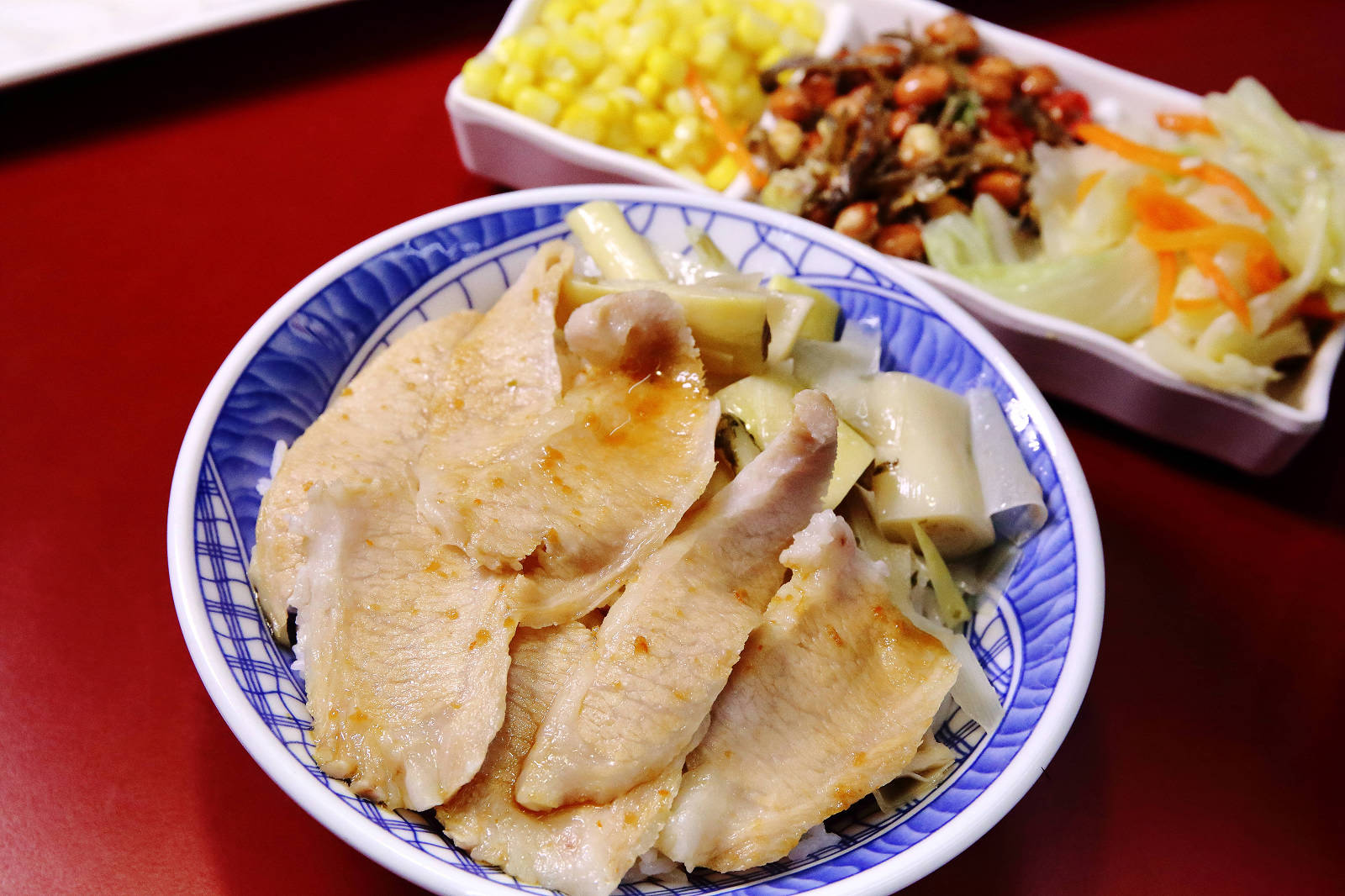 【板橋美食】呈信鵝肉板橋中山店，永和排隊名店「呈信鵝肉」終於來板橋開店拉，百元小吃鵝肉飯，上班族的美食口袋名單！