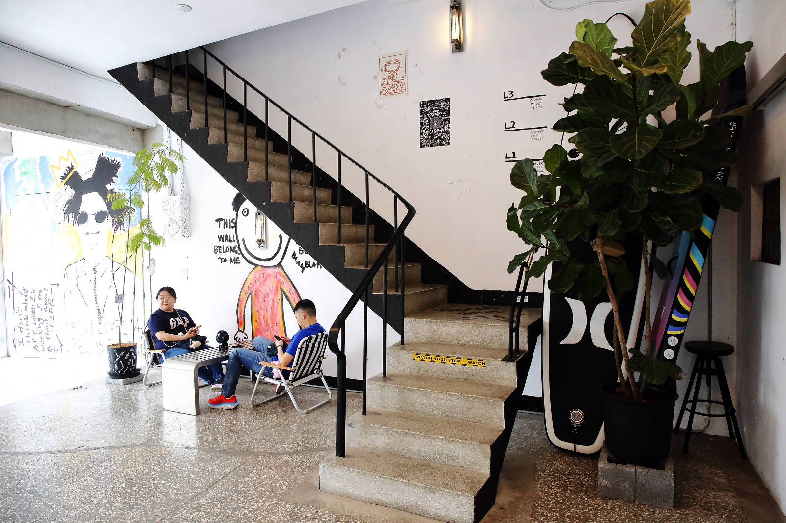 塗鴉廢墟風的宜蘭咖啡館- BlOCK COFFEE,三層樓的老房子改建而成,塗鴉廢墟風與現代工業風的結合,氣氛意境風格照片這裡拍! - 第10張圖 塗鴉廢墟風的宜蘭咖啡館- BlOCK COFFEE,三層樓的老房子改建而成,塗鴉廢墟風與現代工業風的結合,氣氛意境風格照片這裡拍!