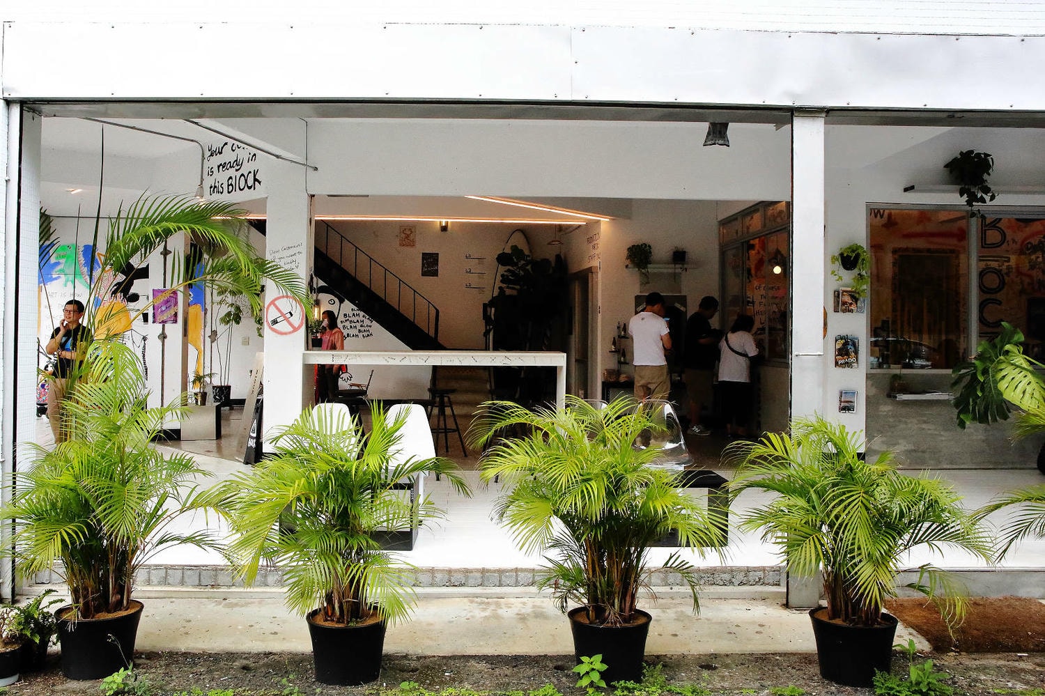 塗鴉廢墟風的宜蘭咖啡館- BlOCK COFFEE,三層樓的老房子改建而成,塗鴉廢墟風與現代工業風的結合,氣氛意境風格照片這裡拍! - 第6張圖 塗鴉廢墟風的宜蘭咖啡館- BlOCK COFFEE,三層樓的老房子改建而成,塗鴉廢墟風與現代工業風的結合,氣氛意境風格照片這裡拍!