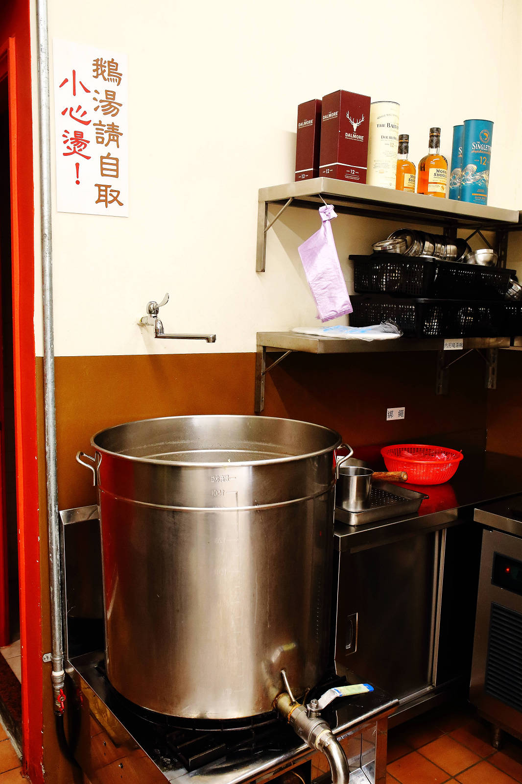 【板橋美食】呈信鵝肉板橋中山店，永和排隊名店「呈信鵝肉」終於來板橋開店拉，百元小吃鵝肉飯，上班族的美食口袋名單！