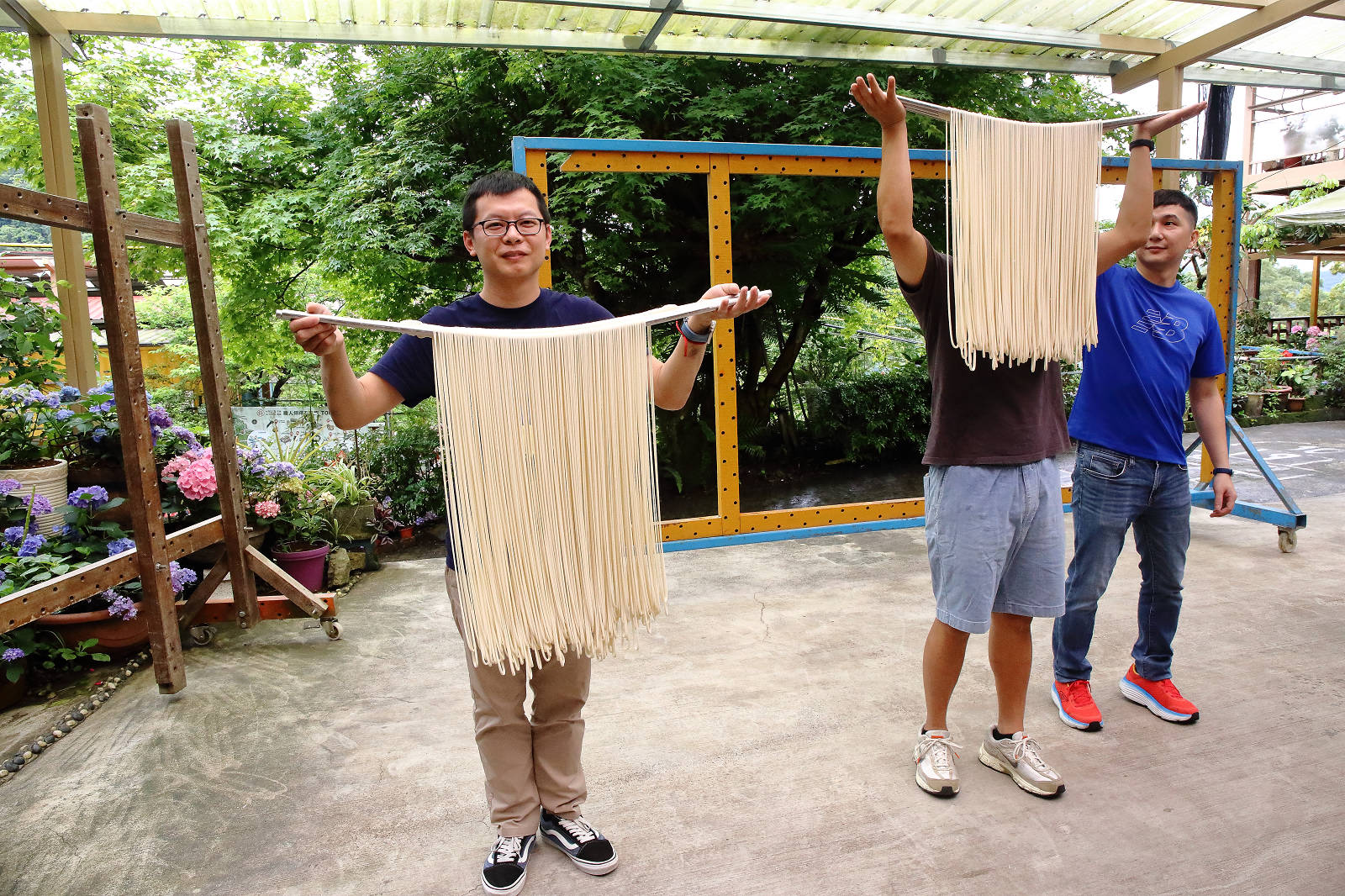 【石碇景點】許家手工麵線,流水麵、手作麵線DIY體驗,好吃新奇又好玩 - 第21張圖 【石碇景點】許家手工麵線,流水麵、手作麵線DIY體驗,好吃新奇又好玩