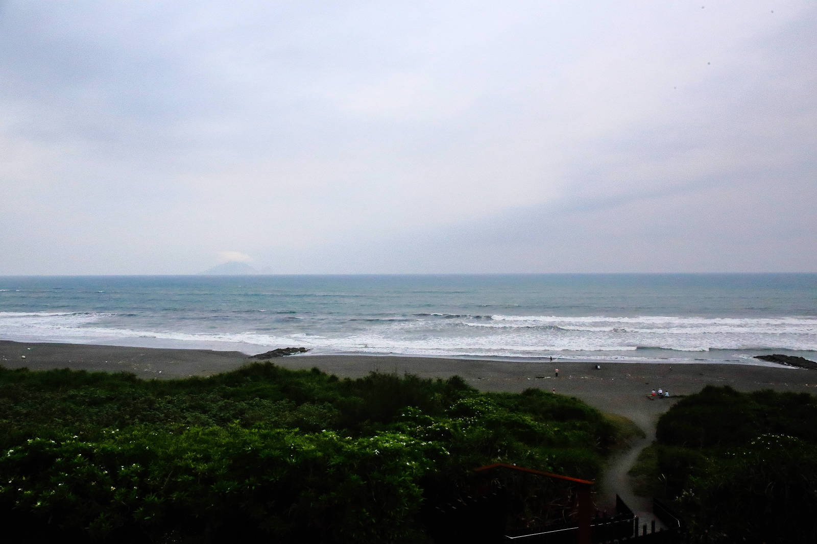 【宜蘭新開幕海景咖啡廳】等日初，宜蘭必訪療癒系海景咖啡廳，龜山島第一排海景，壯圍看海新秘境！