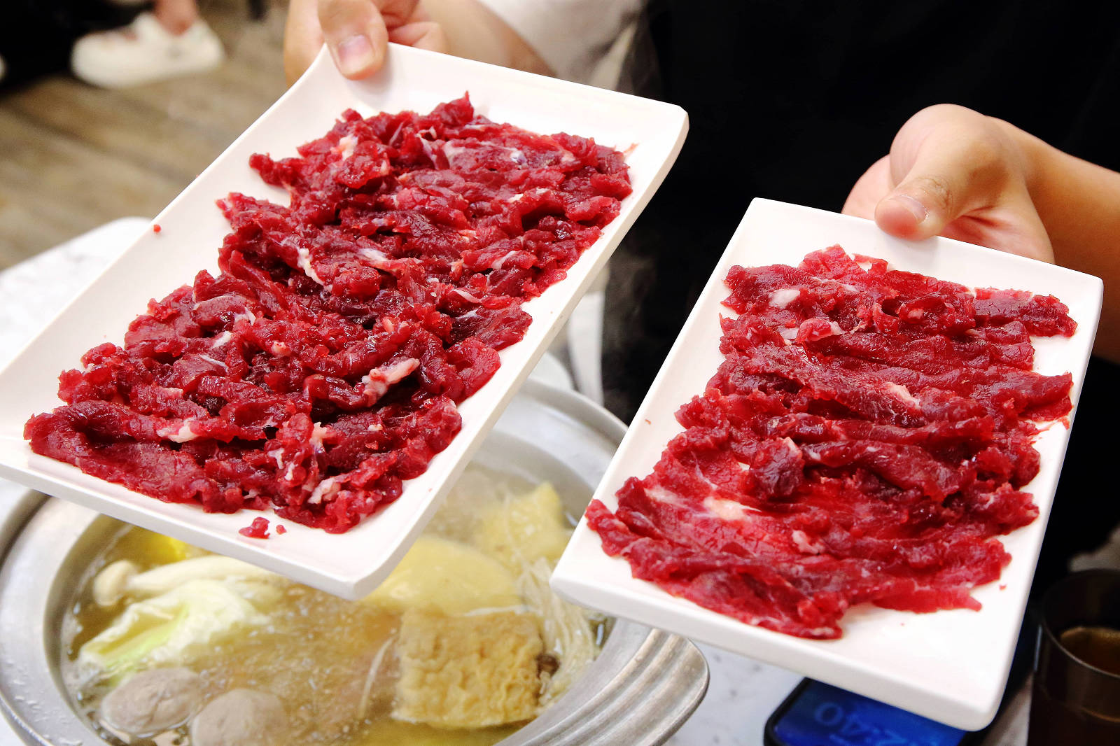 【台南溫體牛肉火鍋推薦】皇家四季溫體牛肉鍋,台南必吃溫體牛火鍋,大推這家!老闆送毛孩水煮牛肉 - 第15張圖 【台南溫體牛肉火鍋推薦】皇家四季溫體牛肉鍋,台南必吃溫體牛火鍋,大推這家!老闆送毛孩水煮牛肉