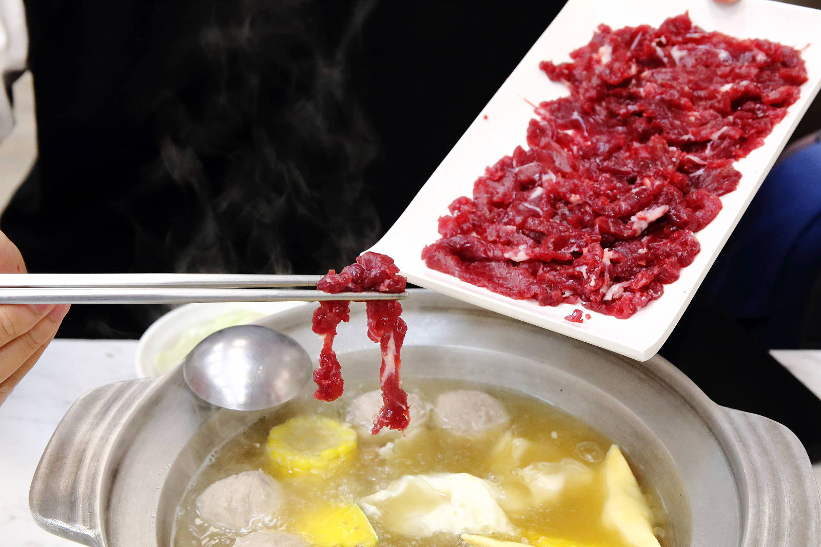 【台南溫體牛肉火鍋推薦】皇家四季溫體牛肉鍋,台南必吃溫體牛火鍋,大推這家!老闆送毛孩水煮牛肉 - 第18張圖 【台南溫體牛肉火鍋推薦】皇家四季溫體牛肉鍋,台南必吃溫體牛火鍋,大推這家!老闆送毛孩水煮牛肉