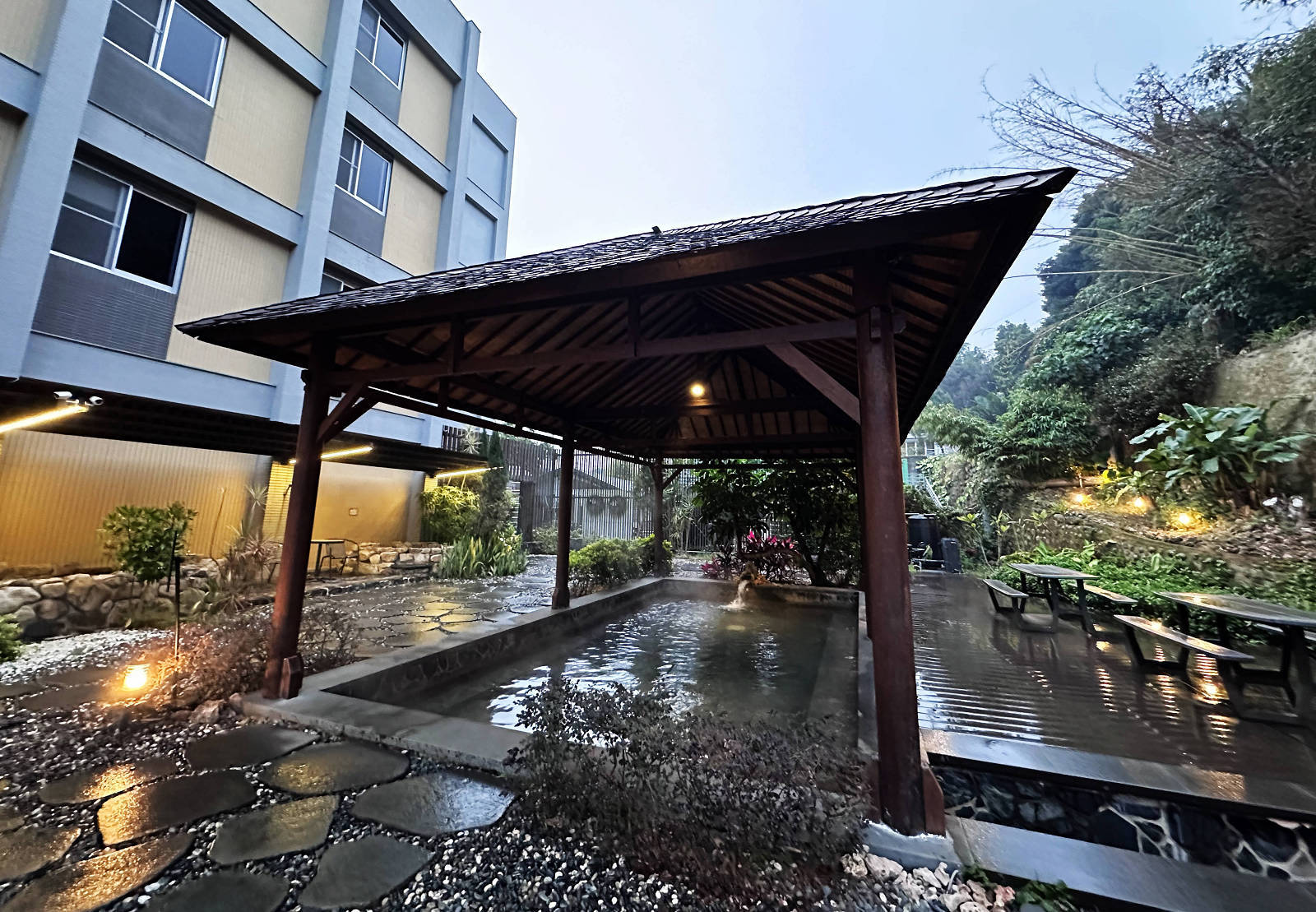 【台南寵物友善住宿】山籟渡假會館，狗狗友善的溫泉旅館，到關子嶺溫泉區泡湯吃美食