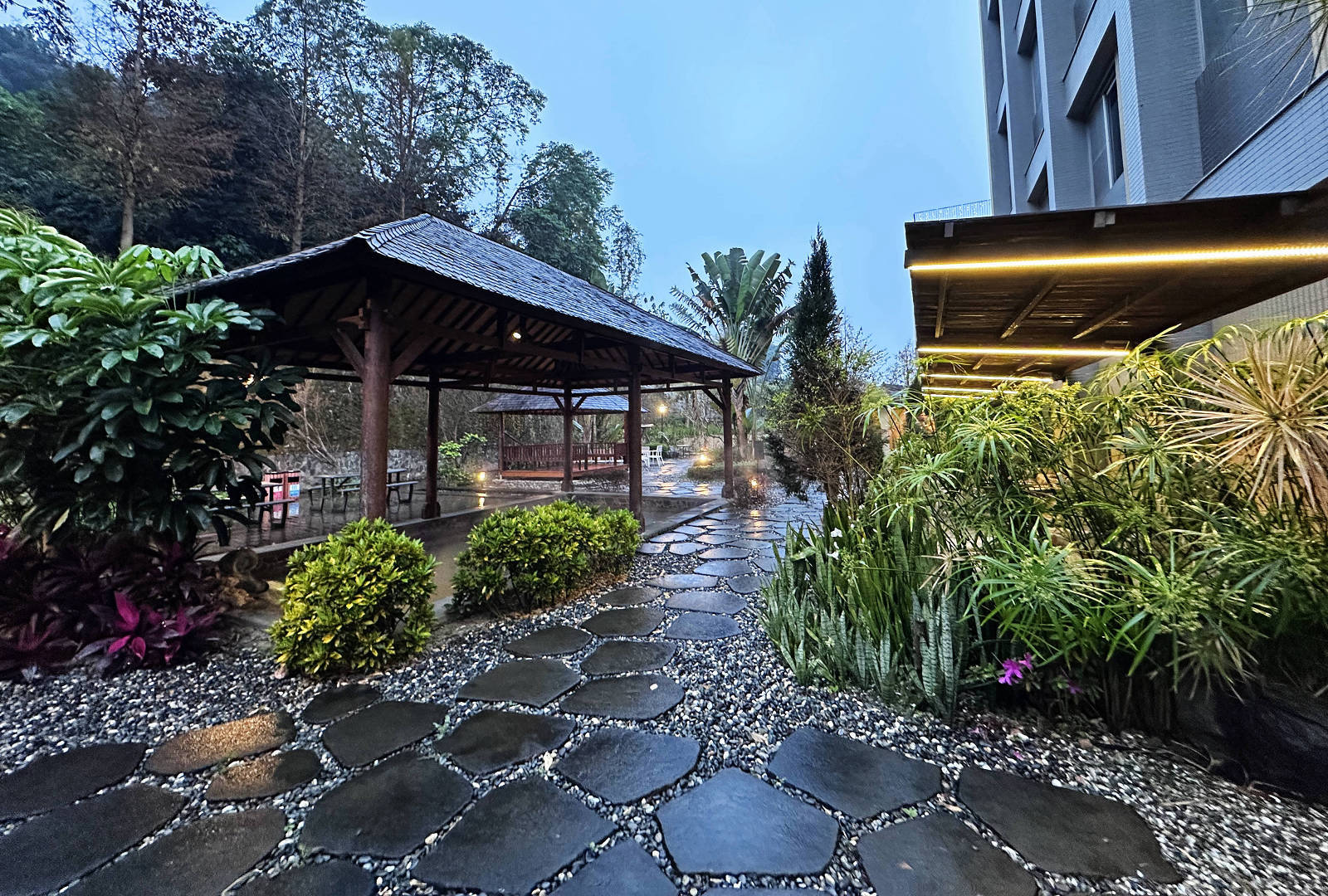 【台南寵物友善住宿】山籟渡假會館，狗狗友善的溫泉旅館，到關子嶺溫泉區泡湯吃美食